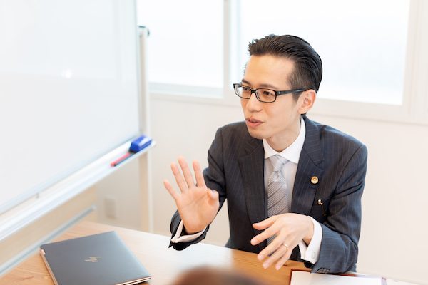 性犯罪の疑いをかけられたときは、一人で問題を抱え込まず、速やかに弁護士に相談することが何より大切