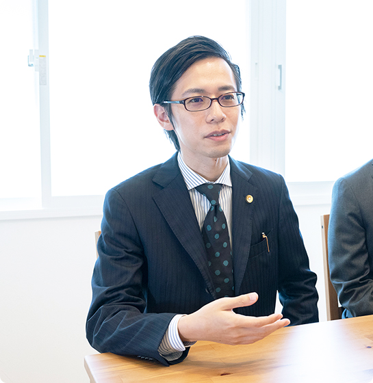 調停や裁判になった場合、ご本人が出向かなければならないのでしょうか？